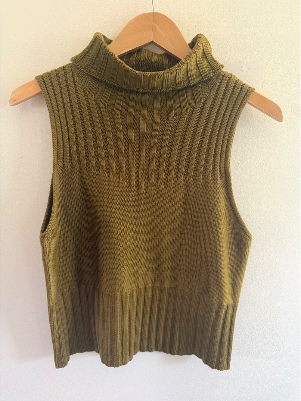 Chelsea & Violet Sleeveless Olive Green Sweater Size Medium NWT